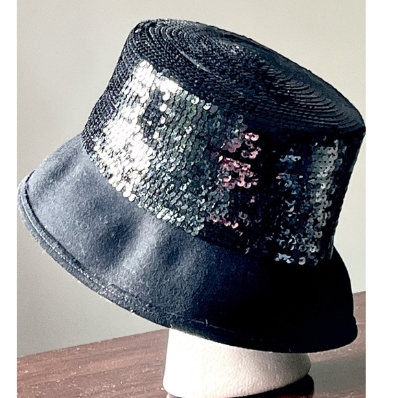 Vintage Black hat bell shape with sequins 4” Height 2" brim 100% wool - Picture 1 of 11